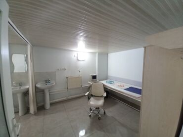 Ofislər: TƏCİLİ SATILIR: Natiq Şahbazov küçəsində, 150 m² sahəsi olan geniş və — 10