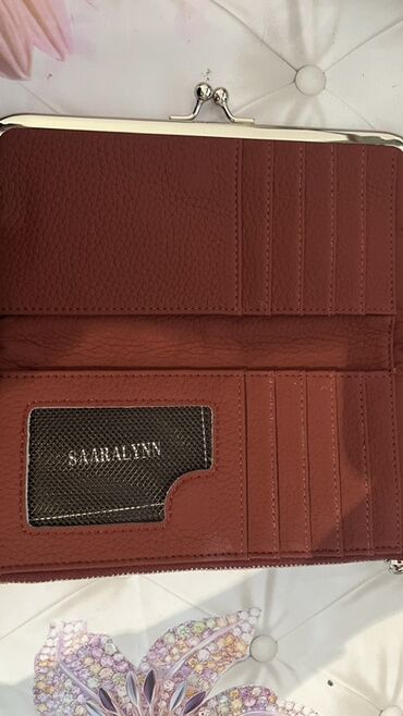 Кошельки: Кожаные женские кошельки. Особенности: - Компактный формат с клапаном — 8