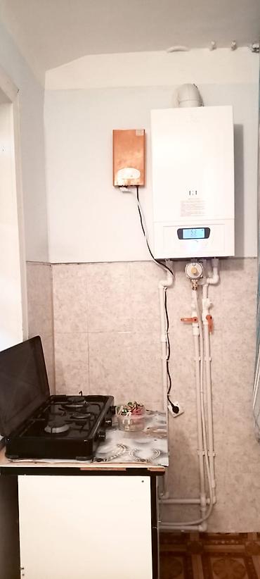 Uzunmüddətli kirayə mənzillər: Xüsusiyyətlər:5 mərtəbəli binanin 5 ci mertebesi. Orta təmirli. İçi — 17