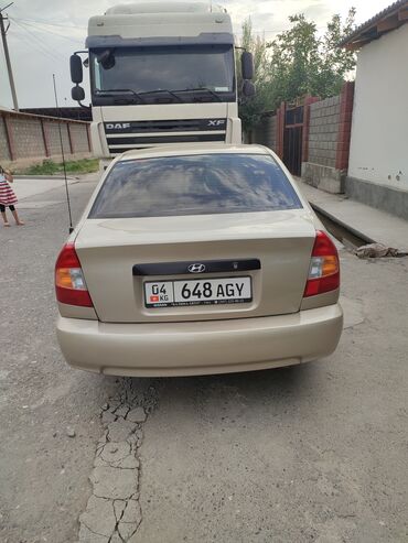 обмен е 34: Hyundai Accent: 2004 г., 1.5 л, Механика, Бензин, Седан