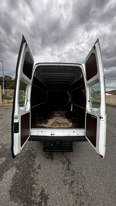 Ford: Ford Transit: 2.4 l | 2010 il 188000 km Van body type — 5