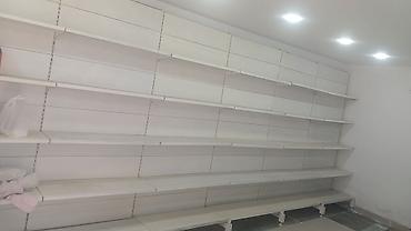 künc rəf: Mağaza vitrin rəfləri – modul tipli divar sistemi - Rəng: ağ - — 1