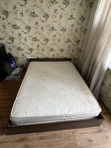 отдам даром кровать: Двухспальная кровать. 
Размер: 200/150