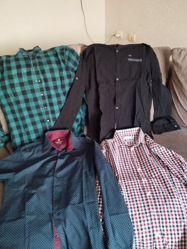 ağ kişi kostyumları: Рубашки мужские размеры М и S( цена за одну,при покупке нескольких