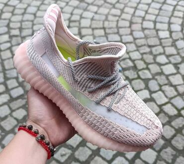 Patike: Adidas yeezy patike

Novo
Brojevi 36 do 46

fb Moja Kupovina 1 — 12
