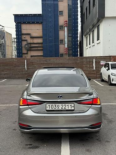 Lexus: Lexus ES: 2019 г., Гибрид, Седан — 2