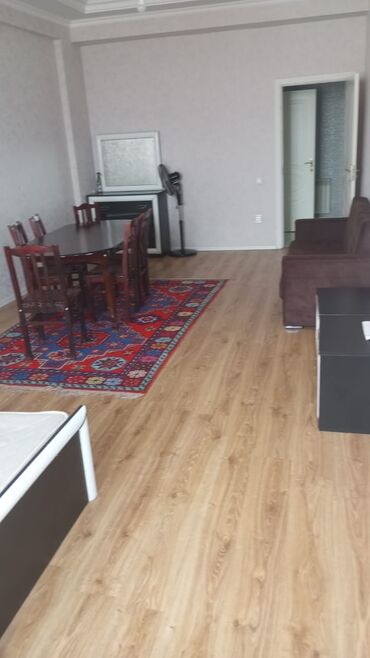 однокомнатная квартира в баку: 9 un 5 ə qonağ otağıdı,7 yarımın 3 yarıma mətbədi,2 yarımın 2 yə