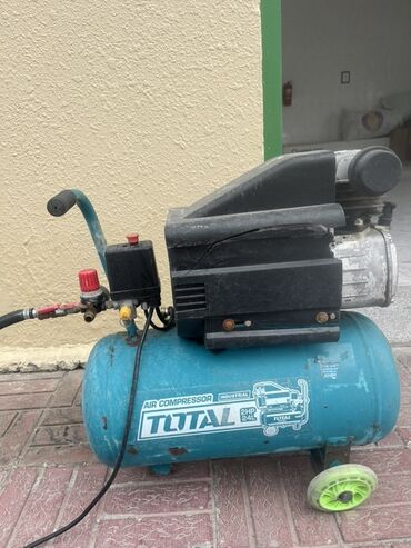 Mağaza avadanlığı: Kompuressor 24lt TOTAL markalı sənaye hava kompressoru. Bu model hava