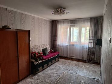 квартира 10 микрайон: 2 бөлмө, 45 кв. м, 104-серия, 2 кабат