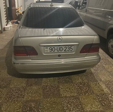 Mercedes-Benz: Mercedes-Benz E 320: 3.2 l | 2000 il Sedan — 6