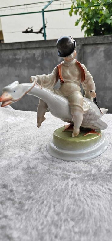 l decor francuski lezaj: Figura, bоја - Bela