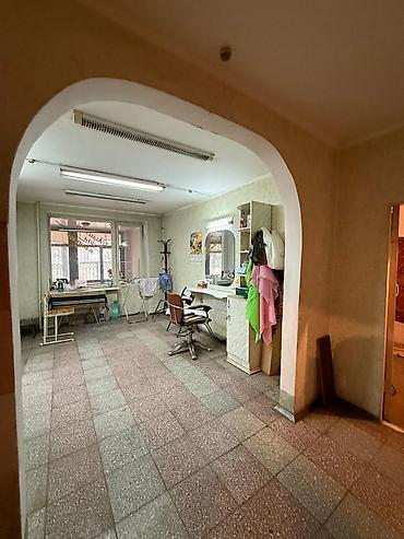 барбери: Барбершоп 64 м², 2 комнаты, Без ремонта, Без оборудования, Многоэтажное жилое здание, Отдельный вход — 7