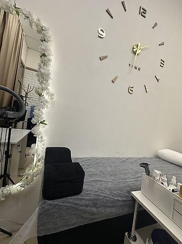 Сдаётся кушетка в салоне для мастеров красоты. Подходит для: -
