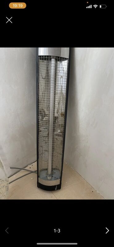 otaq qizdirici: Qara rəngdə, metal qəfəsli, ayaqlı elektrik qızdırıcısı. Otağı tez və