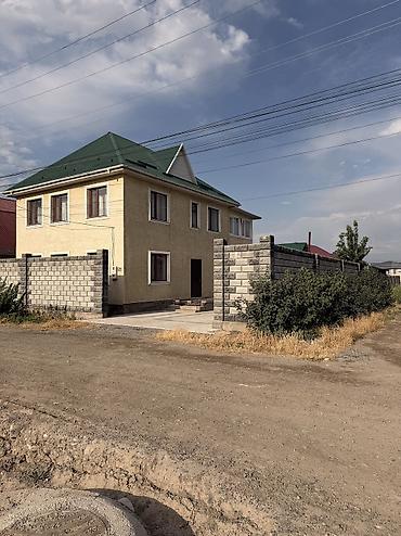 үй квартира: Просторный двухэтажный дом с огороженной территорией участок угловая — 1