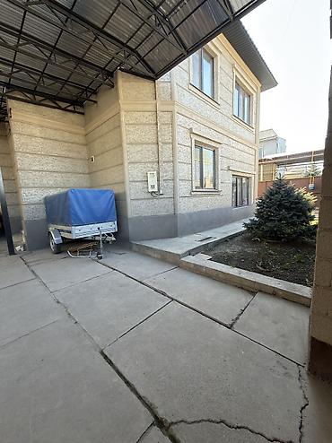корона дом: Продаётся 2-этажный кирпичный дом в селе Новопокровка. Площадь дома — — 2