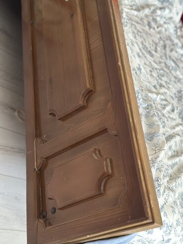 кровать резная: Двуспальная деревянная кровать классического дизайна. - Материал