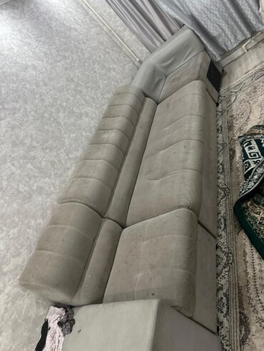 угловой диван под: Угловой модульный диван с мягкой велюровой обивкой серого цвета