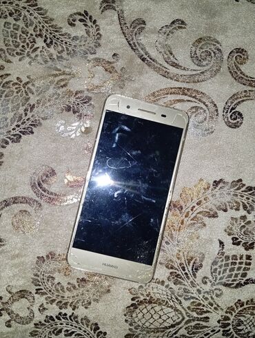 телефон huawei 8: Huawei 3G, Б/у, 4 GB, цвет - Золотой, 1 SIM