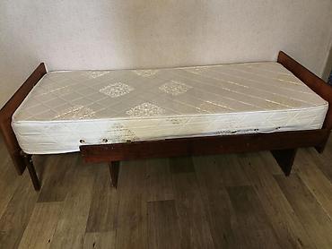 single bed mattress: Односпальная кровать с матрасом. - Размер спального места — 1