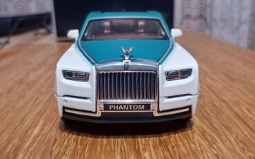Igračke: Nov metalni model automobila Rols Rojs Fantom. Pale mu se prednja i — 5