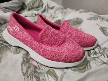 розовое: Мегаааа удобная обувь ! размер 36 смотрится стильно очень удобные