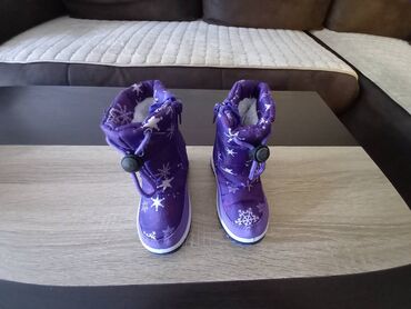Čizme: Kaonove. Ug je 13,5 cm — 2