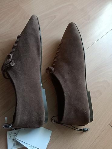 Ostale cipele: Ženske cipele RESERVED – braon antilop - Model: ravne vezane cipele — 5