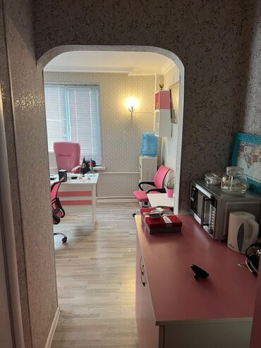 Ofislər: Yasamal rayonunda yol kənarında əla vəziyyətdə tam əşyalı və — 4