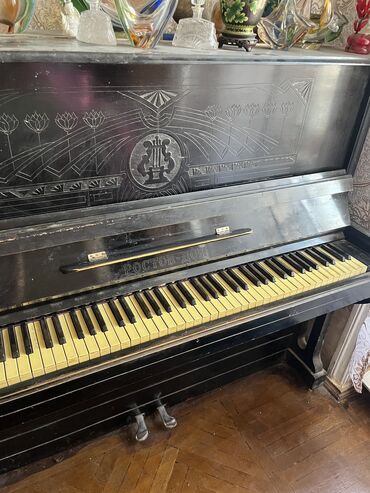 rostov don piano: Piano, Rostov-Don, Akustik, İşlənmiş, Ünvandan götürmə