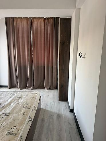 Бөлмөлөрдү ижарага берүү: 2комнт с современной отделкой и техникой. - Планировка: входная зона — 4