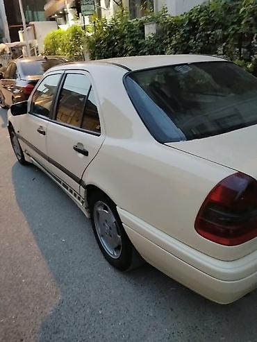 w210 ön bufer: Mercedes-Benz sedan - Kuzov: sedan, bej rəng - Nömrə nişanı — 4