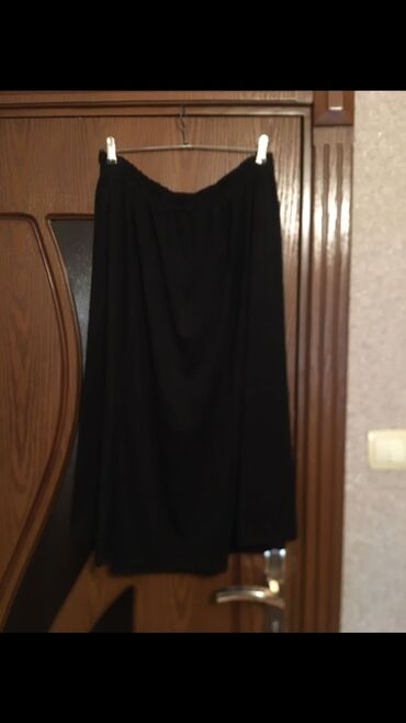 Dəstlər, kostyumlar: - Kəsmə naxışlı qədəh dəsti: 5 ədəd şüşə qədəh. Hər birinin üzərində — 8