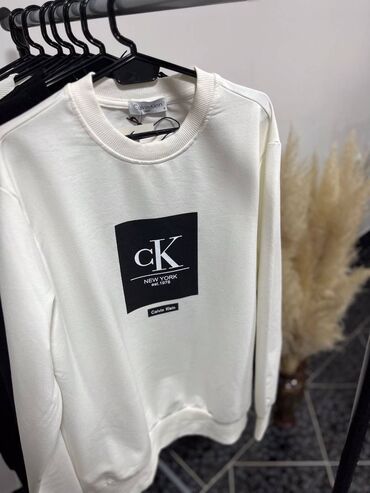 Duksevi: Muski duks Calvin Klein
Nov sa etiketom
Velicine M, L, XXL