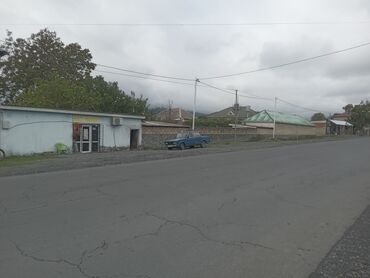 Həyət evləri və villaların satışı: Satılır: yaşayış evi və yanında fəaliyyət göstərən kiçik market binası — 3