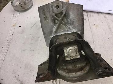 Nosači motora: NOSAC MOTORA ZA RENO CLIO 3-1.5DCI KAO NOV ORIGINAL | Zvati od 8-22h — 1