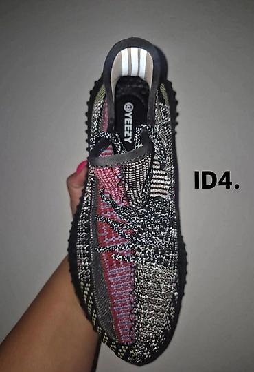 ccc.rs obuca: Yezzy lepo odradjene
Urezan boost u djonu
36-48
4500 din ❤️‍🔥
SS🖤⭐⭐ — 10