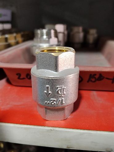 обратный клапан: Обратный клапан пружинный 1/2" Описание: - Назначение: предотвращает — 1