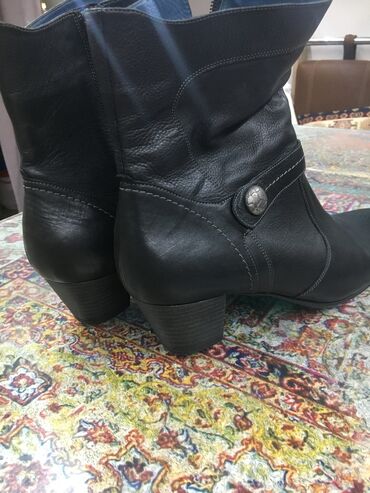 Çəkmələr: Qısaboğaz, Ölçü: 40.5, rəng - Qara, Yeni — 10