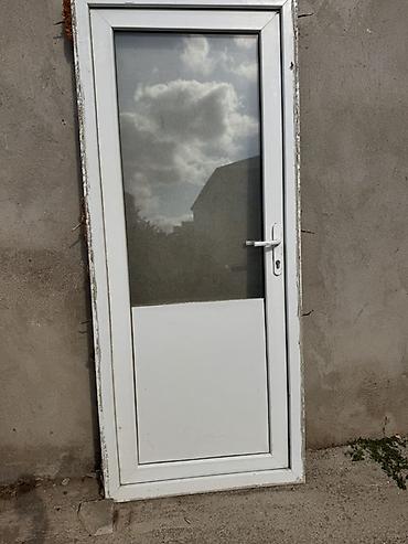 i̇şıq: PVC giriş/balkon qapısı Hündürlük 2 m; en 85sm - Material: ağ rəngli — 2