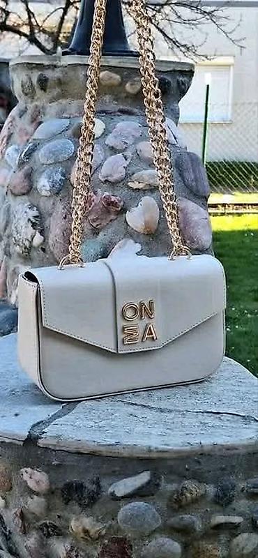doca torbe: Ženska crossbody torbica sa zlatnim lancem - Model: kompaktna torbica — 9