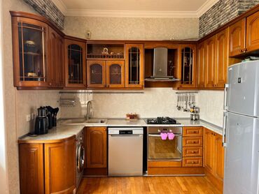 metbex ucun divan: Metbex mebeli. 750 AZN. ölçü 7 m. üzerinde .qaz moyka