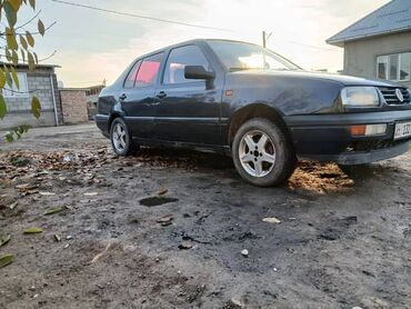 Volkswagen: Volkswagen Vento: 1992 г., 1.8 л, Механика, Бензин, Седан