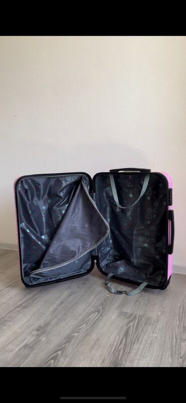 Çamadanlar: Cemi 1 defe istifade olunub. "M" razmerdi. Elaqe ucun wp — 2