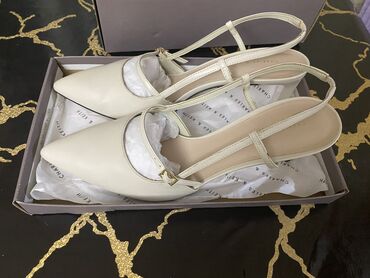 ayaqqabıları: Tuflilər, Charles&Keith, Ölçü: 40, Yeni