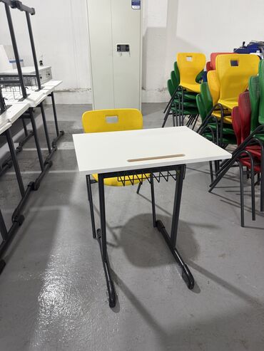 Ofis masaları: Kurslar üçün 1 Nəfərlik Parta Komplekti Müasir dəmir mebelin — 6