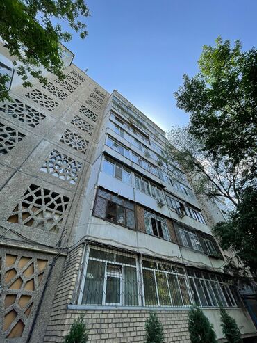 куплю квартиру в бишкеке 8 микрорайоне: 3 комнаты, 70 м², 105 серия, 1 этаж, Косметический ремонт