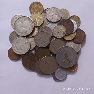 Монеты: 50 ədəd qəpiklər.biryerdə 10 manata
