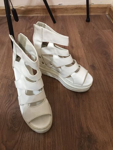 женская обувь бу 38: Туфли 38, цвет - Белый