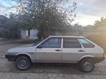 VAZ (LADA): Model: VAZ 2109 (Samara) – sedan/hatchback tipli Rəng: Açıq boz Nömrə — 4